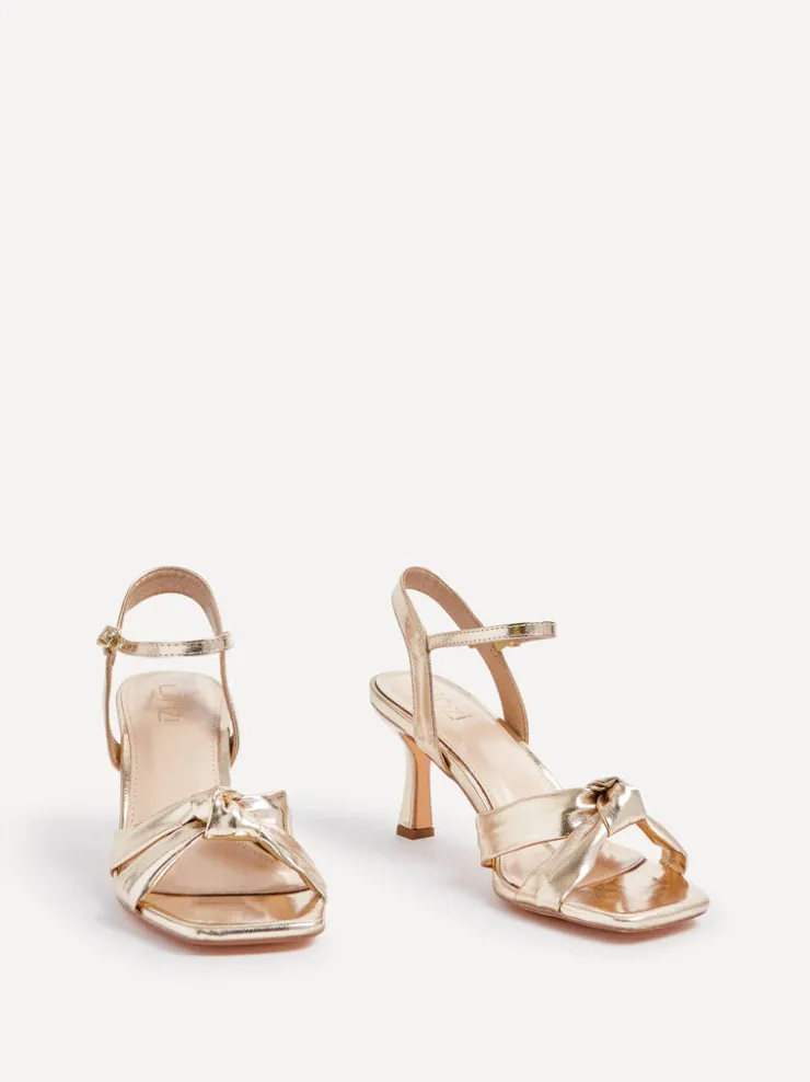 Linzi FAVOUR Online
