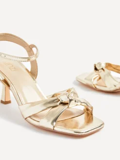 Linzi FAVOUR Online