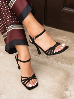 Linzi HELENA New